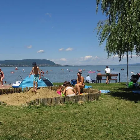 Appartamento Apartment Balatonkeresztur 3 *